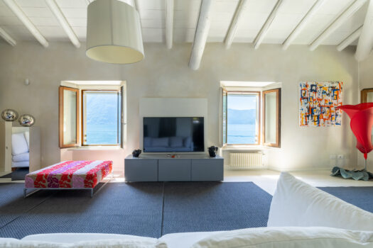 Lake front penthouse in Argegno – Large exclusive terrace