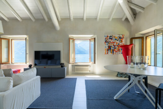 Lake front penthouse in Argegno – Large exclusive terrace