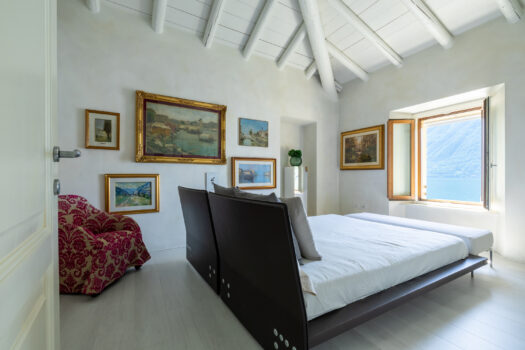 Lake front penthouse in Argegno – Large exclusive terrace