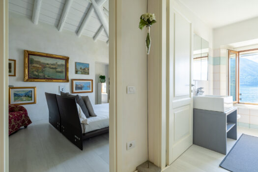 Lake front penthouse in Argegno – Large exclusive terrace