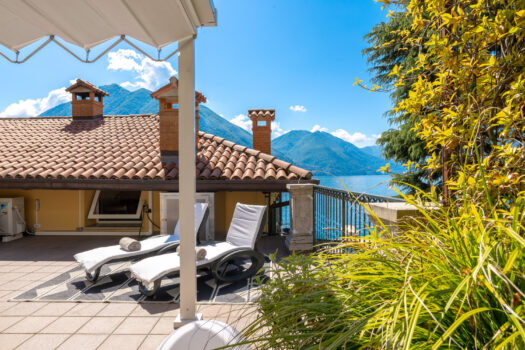 Lake front penthouse in Argegno – Large exclusive terrace
