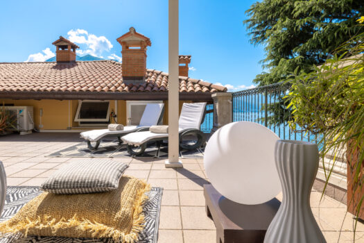 Lake front penthouse in Argegno – Large exclusive terrace