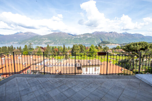 Small Villa with garden in Griante – stunning lake view
