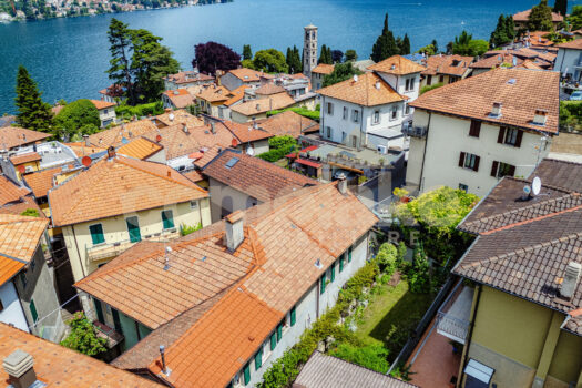 Lake house with garden
