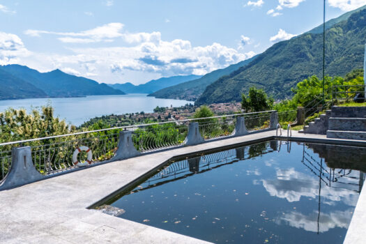 Hotel on Lake Como – postcard view of the lake