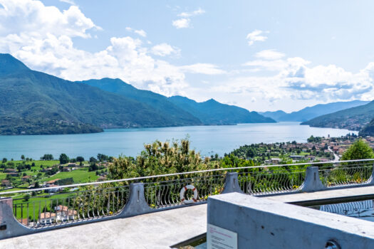 Hotel on Lake Como – postcard view of the lake
