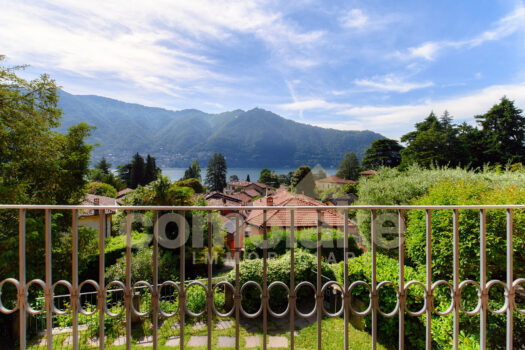 Apartment with garden and lake view
