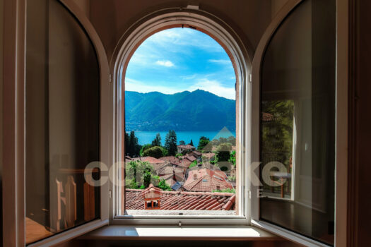 Apartment with garden and lake view
