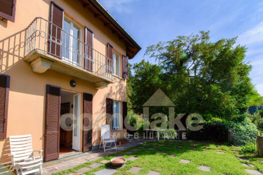 Apartment with garden and lake view