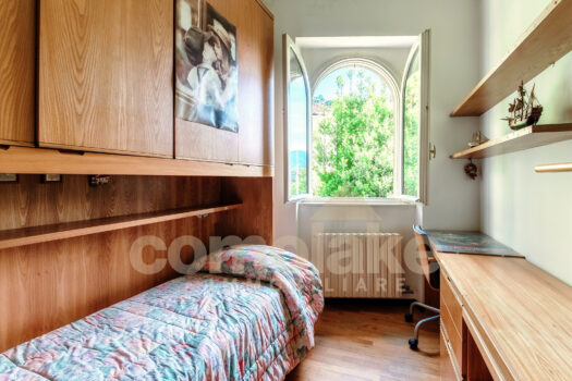 Apartment with garden and lake view