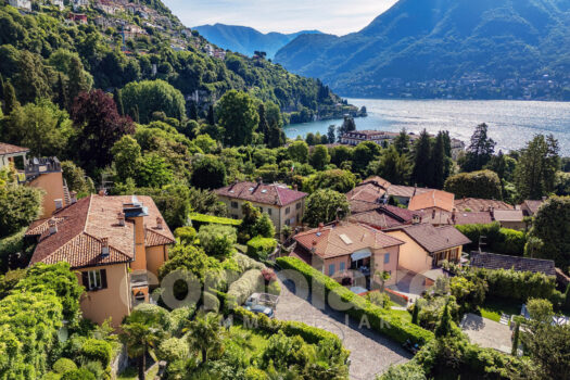 Apartment with garden and lake view