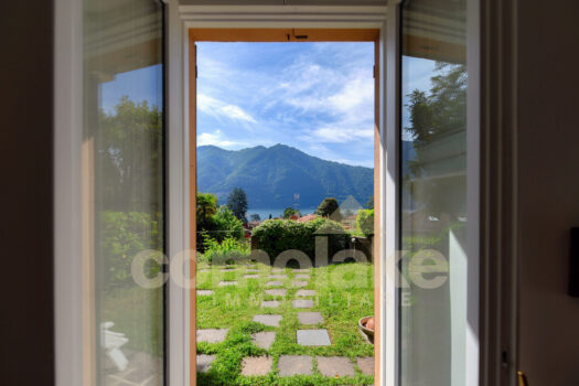 Apartment with garden and lake view