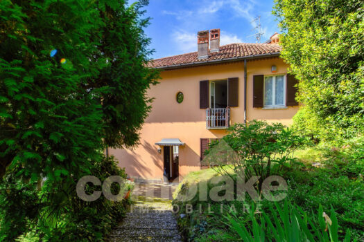 Apartment with garden and lake view