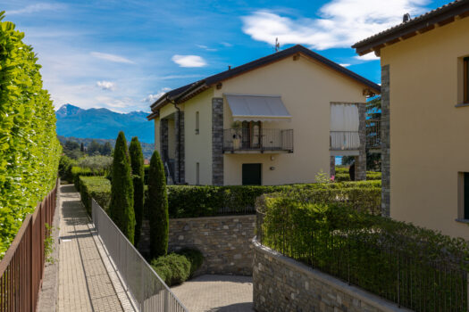 Three-room apartment with garden in Tremezzina – residence with swimming pool