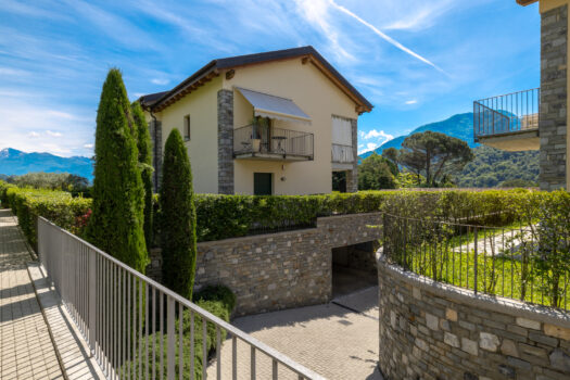Three-room apartment with garden in Tremezzina – residence with swimming pool