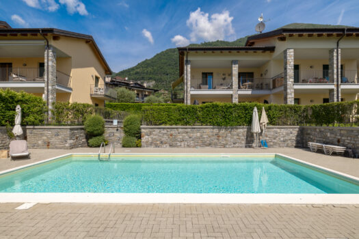 Three-room apartment with garden in Tremezzina – residence with swimming pool