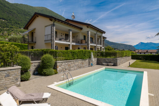 Three-room apartment with garden in Tremezzina – residence with swimming pool