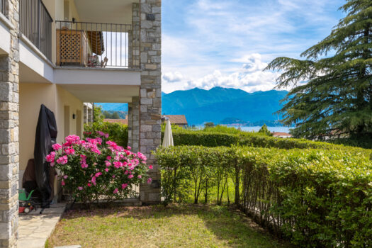 Three-room apartment with garden in Tremezzina – residence with swimming pool