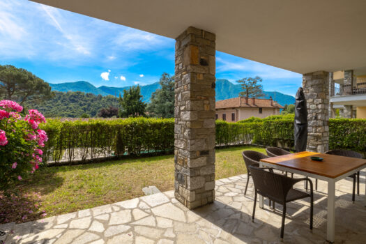 Three-room apartment with garden in Tremezzina – residence with swimming pool