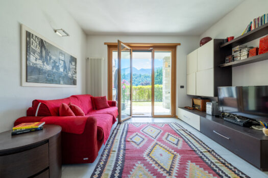 Three-room apartment with garden in Tremezzina – residence with swimming pool