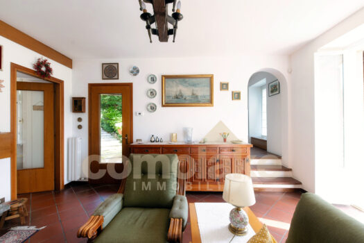 Apartment with garden and lake view
