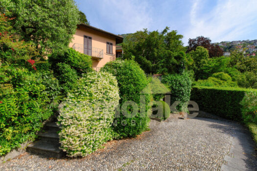 Apartment with garden and lake view
