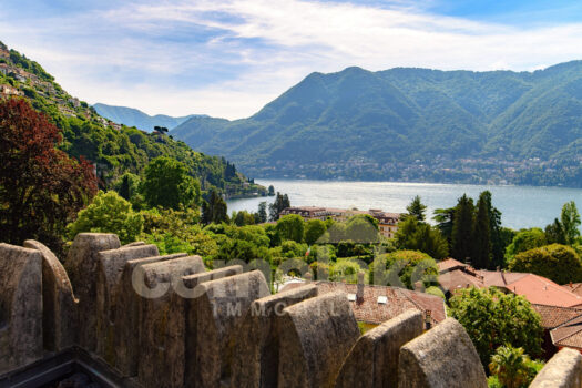 Apartment with garden and lake view