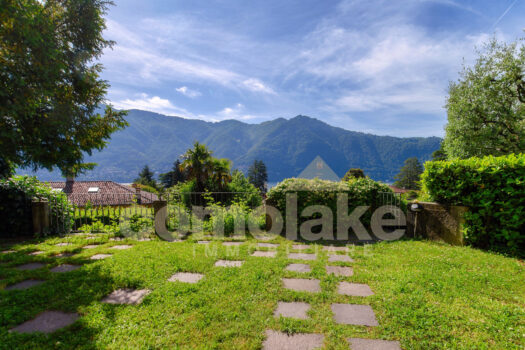 Apartment with garden and lake view