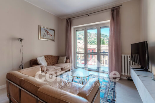 Central Cernobbio apartment with a terrace