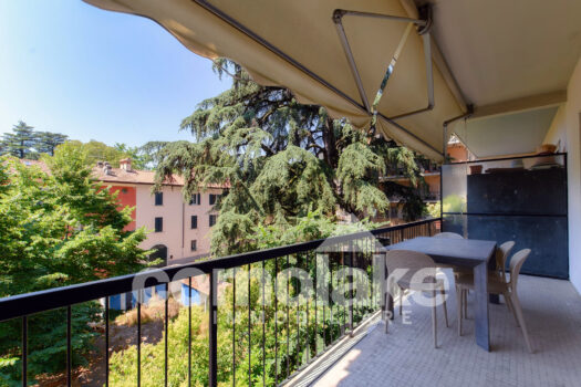 Central Cernobbio apartment with a terrace
