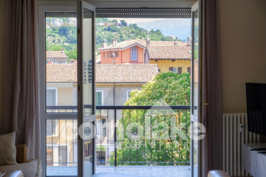 Central Cernobbio apartment with a terrace