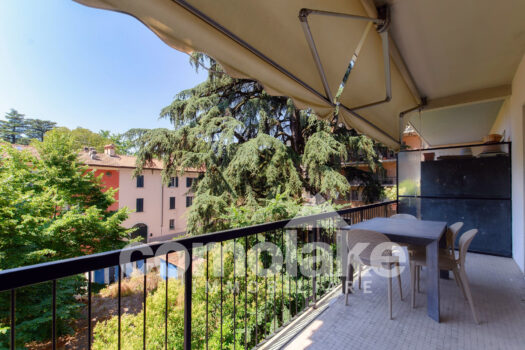 Central Cernobbio apartment with a terrace