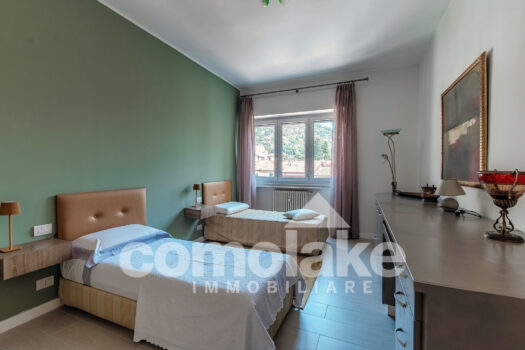 Central Cernobbio apartment with a terrace