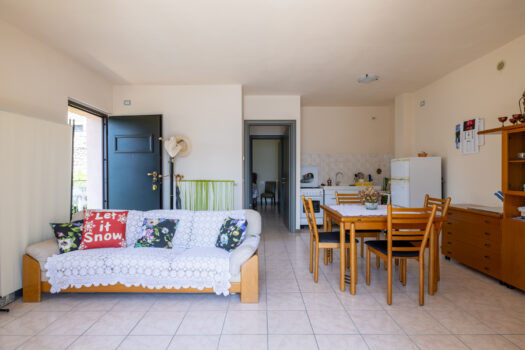 Three-room apartment in residence with swimming pool – beautiful lake view