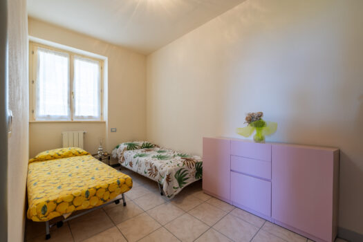 Three-room apartment in residence with swimming pool – beautiful lake view