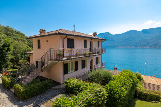 Three-room apartment in residence with swimming pool – beautiful lake view