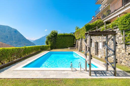 Three-room apartment in residence with swimming pool – beautiful lake view