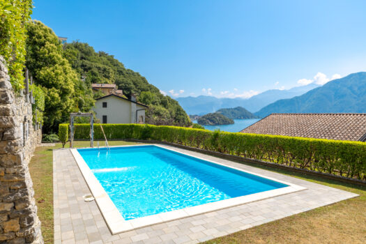 Three-room apartment in residence with swimming pool – beautiful lake view