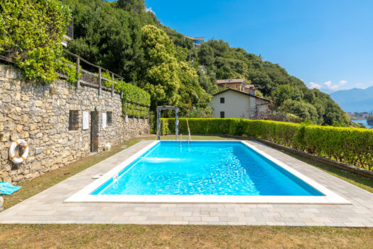 Three-room apartment in residence with swimming pool – beautiful lake view