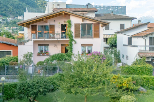 House with garden in Gravedona ed Uniti – completely renovated