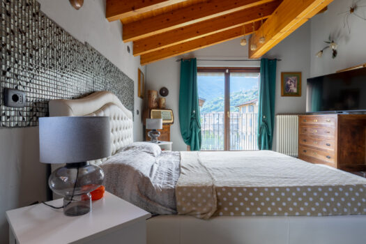 House with garden in Gravedona ed Uniti – completely renovated