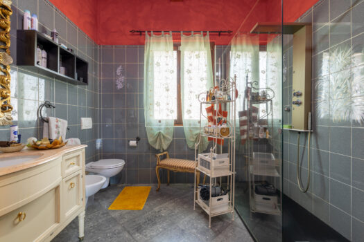 House with garden in Gravedona ed Uniti – completely renovated
