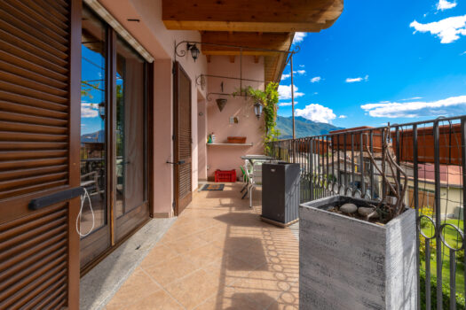 House with garden in Gravedona ed Uniti – completely renovated