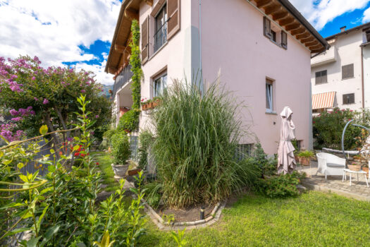 House with garden in Gravedona ed Uniti – completely renovated
