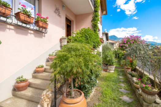 House with garden in Gravedona ed Uniti – completely renovated