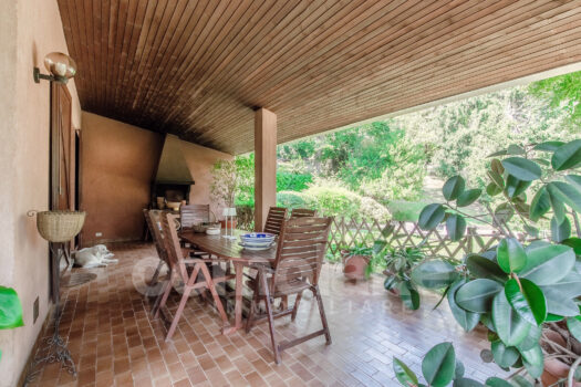 Independent villa with spacious garden