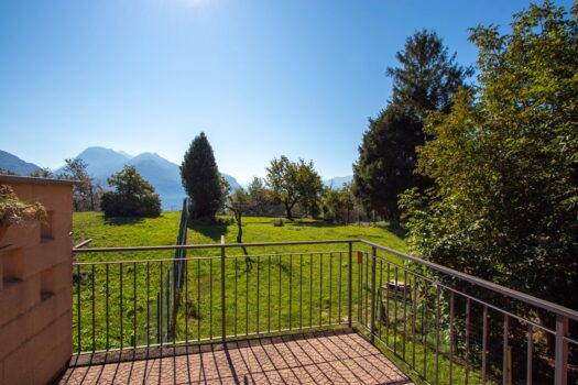 House with garden in San Siro – lake view