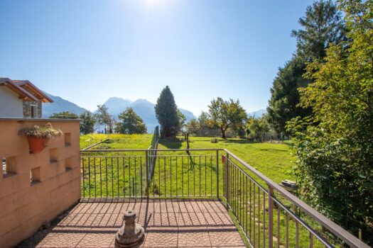 House with garden in San Siro – lake view