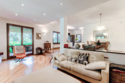 Independent villa with spacious garden