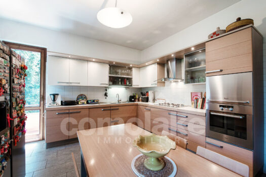 Independent villa with spacious garden